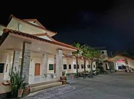 Mark Four Place Hotel