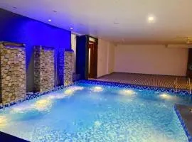 Falls Street By Hotel DC Hills