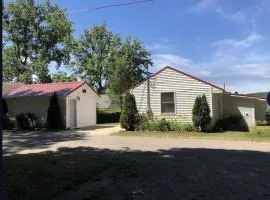 The Wellington Lake Cottage