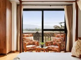 The Neeraj Ganga Rani Mahal With Ganga Ghat Access