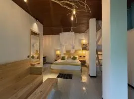 Rawana River Edge