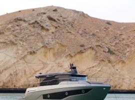 MYTH bay, hotel u gradu Bandar Jişşah