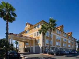 Holiday Inn Express & Suites San Antonio - Downtown Market Area by IHG