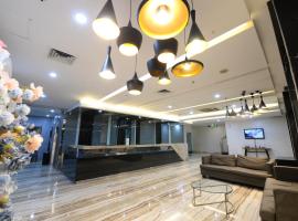 HORU HOTEL MANGGA DUA SQUARE, готель у місті Джакарта