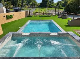 The Hive Boutique Hotel Double Queen Room 104 – hotel w mieście Scarborough