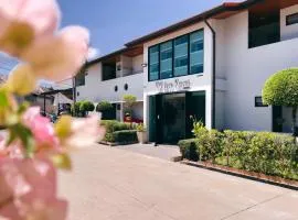 Love Rawai Hotel