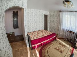รูปภาพของโรงแรม: Apartment on Smirnova 55