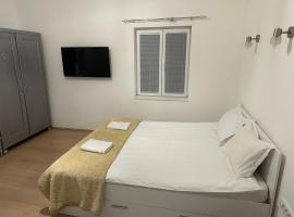 Natalie's Lodge, hotel em Belgrado