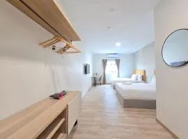 Miilehill Hotel By Maco at JB Town Center