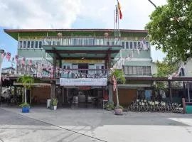 OYO 90740 Paddington Lodge