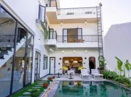 Villa Layna's home