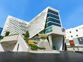 LiT BANGKOK Hotel