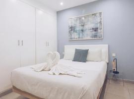 Stylish 1BR City Apartment with Stunning Rooftop Terrace, hotel em Gibraltar