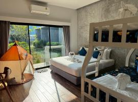 Destino Hotel Surin，Ban Khok Kachai的飯店