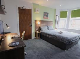 Victoria House - Deluxe Studios in Coventry City Centre, free parking, by COVSTAYS, hotel em Coventry