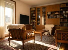 Golden Bay Apartment، فندق في كوتور