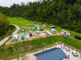 Barbana Lipizzans Camper Park - Pitches for Campers and Tents: Radovljica şehrinde bir otel