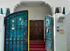 Lunar Beach Hostel, отель в Абу-Даби