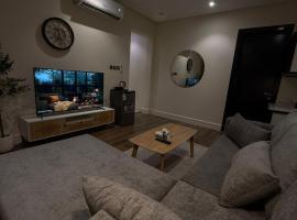Condo near to airport, хотел в Рияд