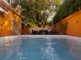 Villa Azure, hotel en Abiyán