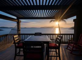 Sapphire Beach Resort and Marina - Most Stunning Views!、St Thomasのホテル