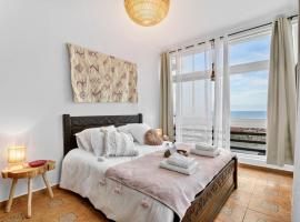 Adrar Lodge - Boutique Guesthouse with Sea View, hotel en Tamraght Ouzdar
