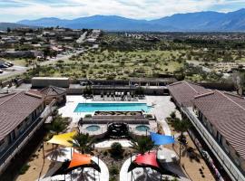 RELAX hotel and spa, hotel sa Desert Hot Springs