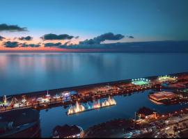 Luxury Sea View Suite City Center Batumi BeachFront, hotel en Batumi