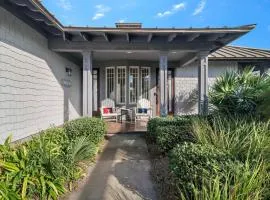 Beachclub Cottage 23 -Upscale Luxury-Privacy-2-Kings-5 minute walk to Beach