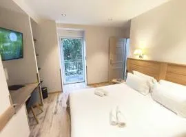 Logis Hôtel Restaurant Les 2 Rives - A75, en bordure de rivière