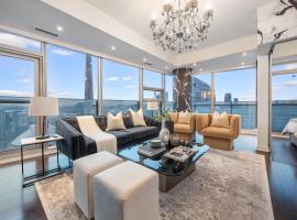 Luxury 2Br Condo Entertainment District Downtown CN Tower View Balcony Pool & Hot Tub, hotel in Toronto