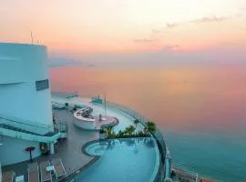 Grand Central SeaSide Panorama Five-stars Hotel