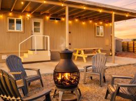 Cozy Desert home, Stunning Views, Peaceful Vibes Near Laughlin、ブルヘッド・シティのホテル
