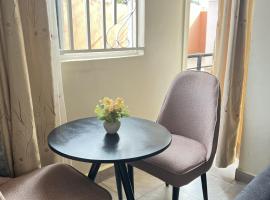 Rokans Nest Lovely Condo 1bedroom KIRA Kitukutwe, Kampala-Bethany Estate – hotel w mieście Kampala