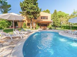 Hotel foto: Delightful holiday home in Sant Antoni de CalongeÂ Catalonia, with swimming pool