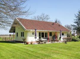 Hotel fotografie: House with large garden playground and terrace