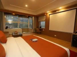 The Udit By West Western - Central Heated and Air Cooled - River View & Roof Top cafe & Bar