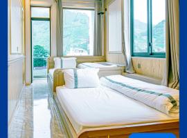 Quyenly Motel Mèo Vạc, hotel v mestu Mèo Vạc
