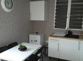 Hotel Photo: Appartement Charmant Bord Du Canal