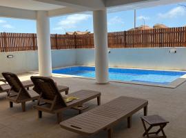 JoLi Beach Apartments with Shared Pool, Hotel in Santa Maria