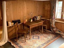 Swiss Mountain Chalet, hotel a Saxeten