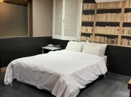 Sixty Hotel