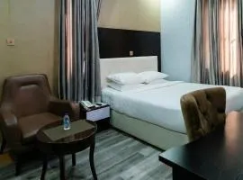 Londonian Hotel and Suites