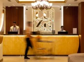 Luxe Avenue Hotel