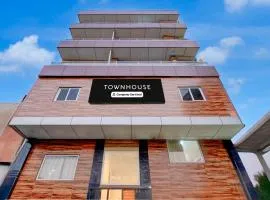 Super Townhouse Varanasi Cantonment Formerly Ayushman Inn