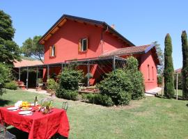 Hotel Photo: Peaceful Farmhouse in Rome with Pool