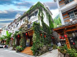 Destination Youth Hostel-Walk 5 minutes to east entrance of national park,Coffee,Book tickets,Laundry service,Experienced tour guide service, viešbutis mieste Džangdziadzijė