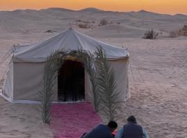 Wild Desert Camp in Sabria with Camel Trek, hotel a Şabrīyah