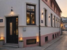 Imaginator Rooms PARKING and POOL is on REQUEST, hotel a Novi Sad