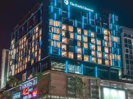 The Everly Lhesson Kuching